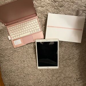 iPad Apple 8th Generation 32GB WIFI Rose Gold Pink with Keyboard Case
